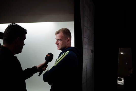 Sveriges John Guidetti blir intervjuad av Tv 4's Patrick