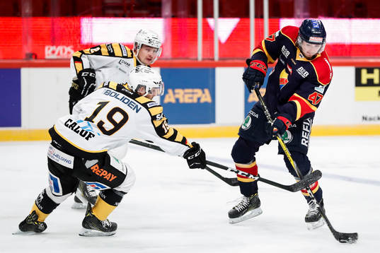 Djurgårdens Linus Johansson och Skellefteås Andrew Calof