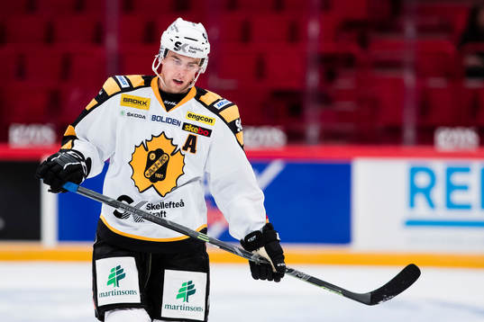 Skellefteås Joakim Lindström ser deppig ut
