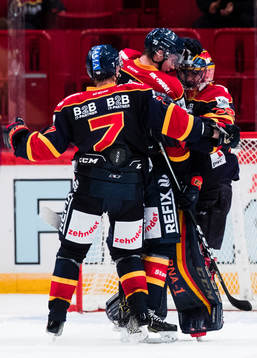 Djurgårdens Emil Johansson och Adam Ollas Mattsson jublar