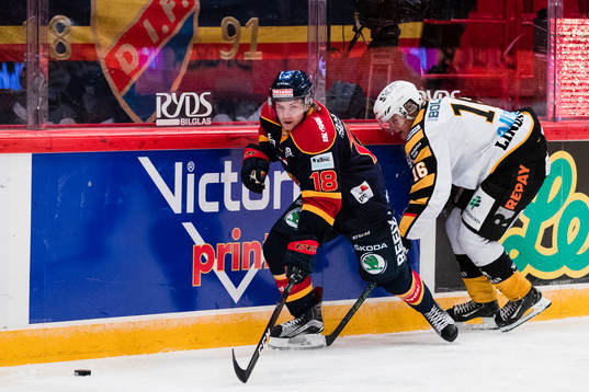 Djurgårdens Juuso Ikonen och Skellefteås Linus Lindström