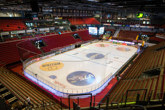 Översiktsbild inne på Gavlerinken Arena före