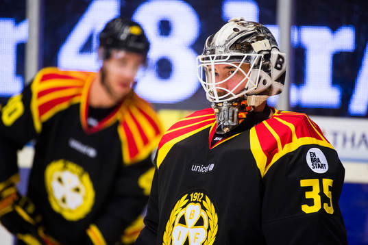 Brynäs målvakt David Rautio före ishockeymatchen i SHL