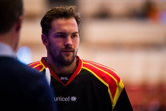 Brynäs Simon Bertilsson före ishockeymatchen i SHL mellan