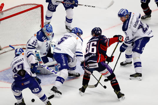 Linköpings Niklas Fogström med målchans mot Leksands