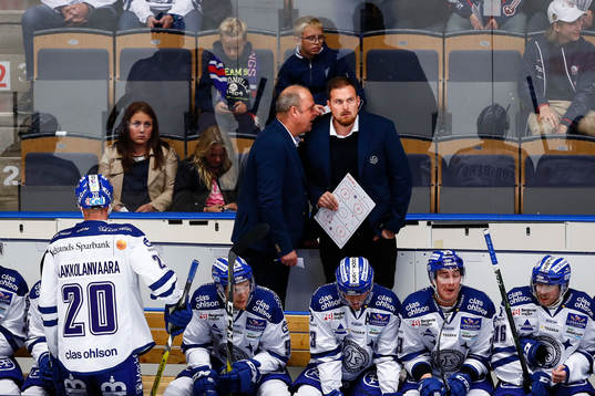 Leksands tränare Per-Erik Johnsson och assisterande