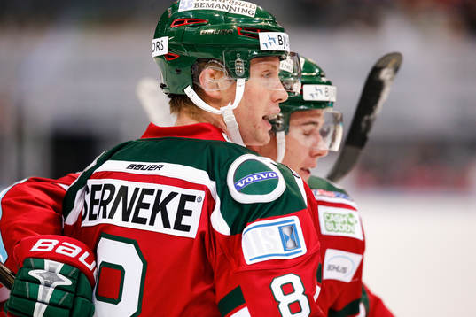 Frölundas John Nyberg jublar