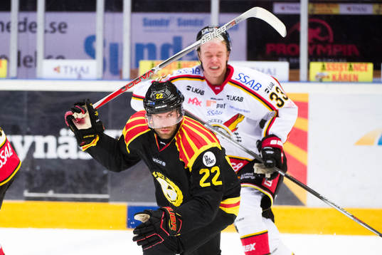 Luleås Christopher Mastomäki för en klubba i ansiktet av