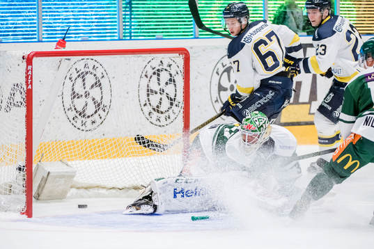 s Christoffer Törngren jublar