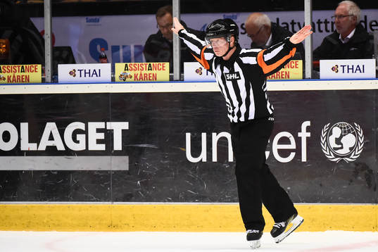 Domare Pehr Claesson dömer bort ett mål