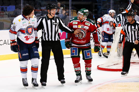 Växjös Dennis Everberg och Frölundas Joel Lundqvist i