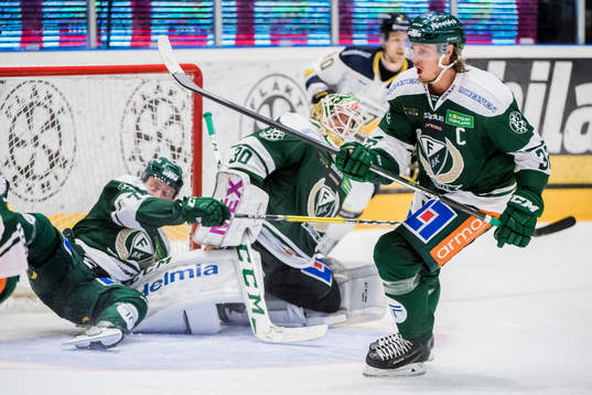 Färjestads Rasmus Asplund, målvakt Lars Haugen och Magnus