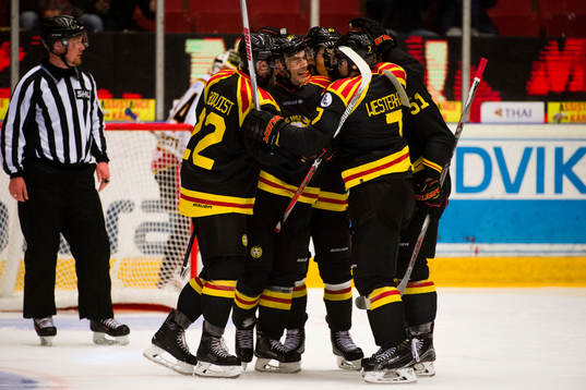 Brynäs Pathrik Westerholm och Ponthus Westerholm jublar