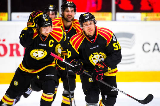 Brynäs Sebastian Enterfeldt jublar