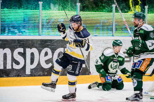 s Mattias Tedenby jublar