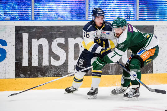 s Filip Sandberg och Färjestads Jonas Holös