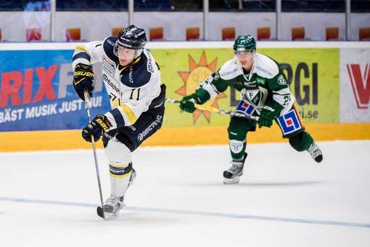 s Simon Önerud skjuter in 1-4 i tom kasse