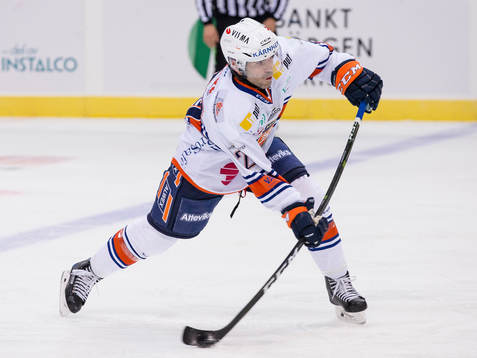 Växjös Cory Murphy skjuter ett skott