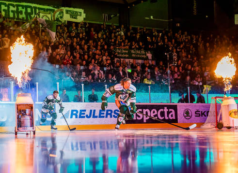 Färjestads Magnus Nygren åker ut på isen innan