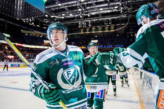 Färjestads Tim Stapleton jublar