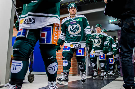 Färjestads Tim Stapleton går ut till isen