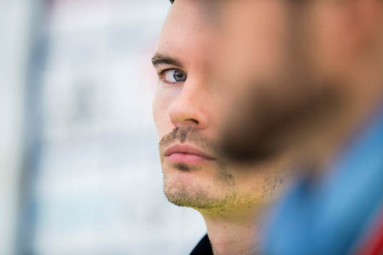 Sveriges Mikael Lustig  deltar i en presskonferens