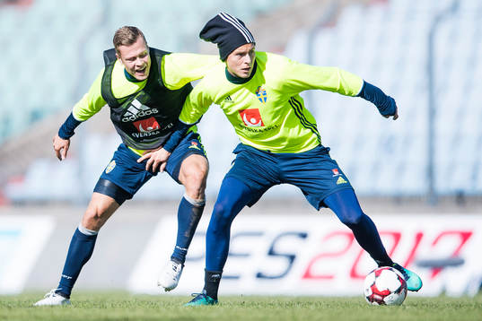 Sveriges Emil Krafth och Victor Nilsson Lindelöf