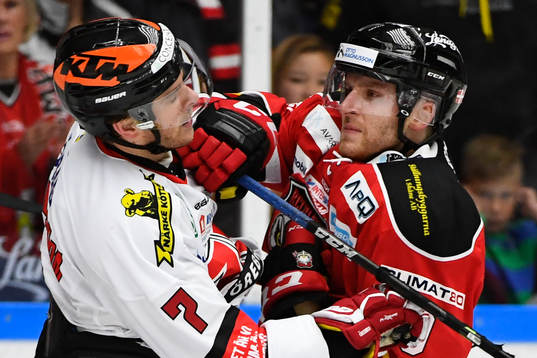 Örebros Alexander Hellström och Malmö Redhawks Frederik