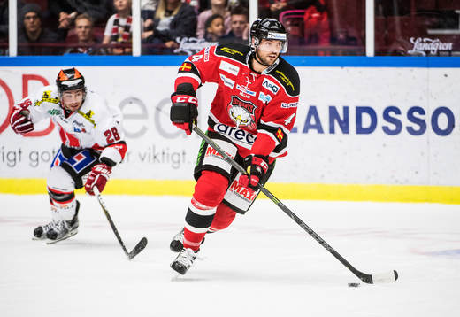 Malmö Redhawks Noah Welch mot Örebros Greg Squires