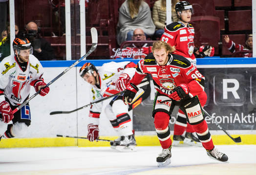 Malmö Redhawks Kim Rosdahl blir av med hjälmen