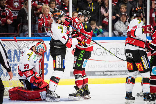 Örebros Alexander Hellström och Malmö Redhawks Frederik