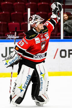 Malmö Redhawks målvakt Oscar Alsenfelt jublar