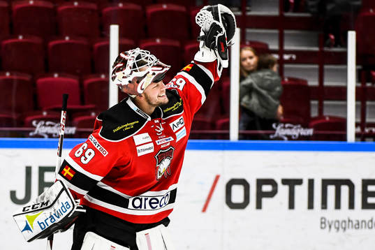 Malmö Redhawks målvakt Oscar Alsenfelt jublar