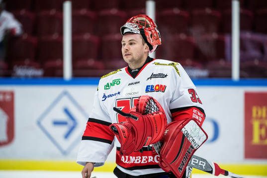 Örebros målvakt Julius Hudacek deppar