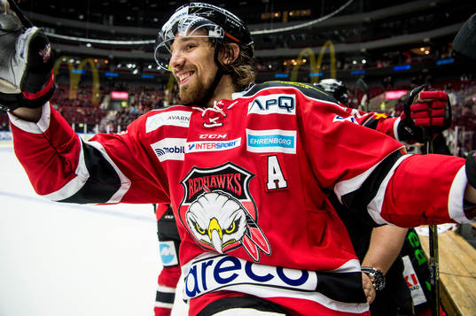 Malmö Redhawks Andreas Thuresson jublar åt vinsten på