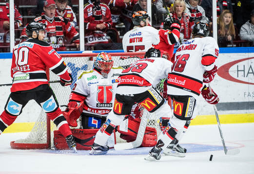 Malmö Redhawks Robin Alvarez mot Örebros målvakt Julius