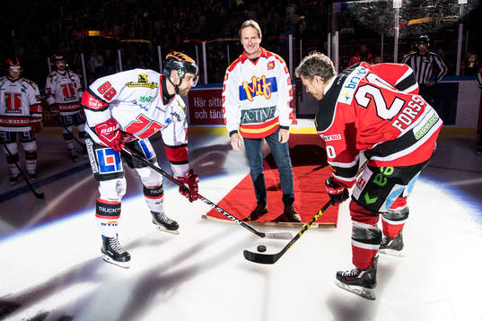 Före detta hockeyspelaren Johan Sälle släpper pucken