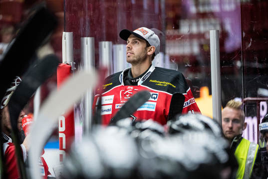 Malmö Redhawks målvakt Cristopher Nihlstorp i spelarbåset