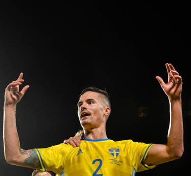 Sveriges Mikael Lustig jublar