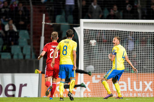 Sveriges Andreas Granqvist är arg på försvaret