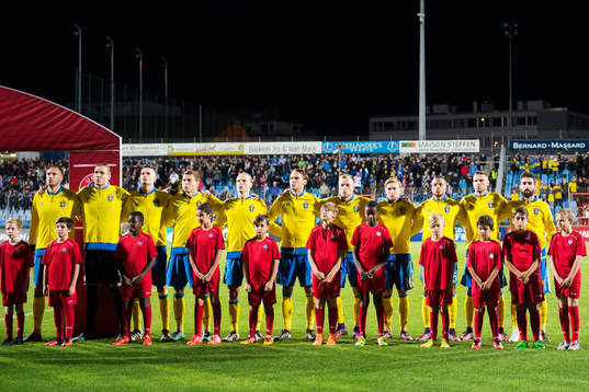 Sveriges spelare står uppställda