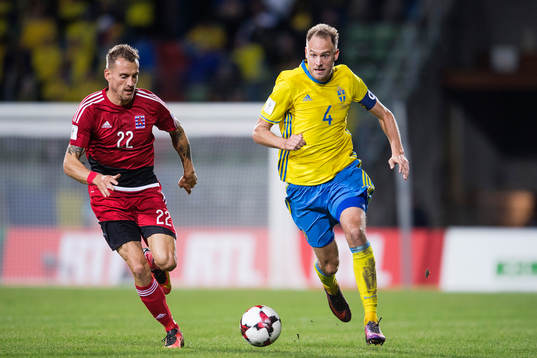 Luxemburgs Aurelian Joachim och Sveriges Andreas Granqvist