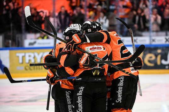 Karlskronas spelare jublar