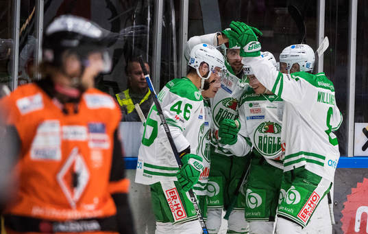 Rögles spelare jublar