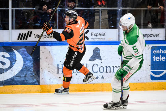 Karlskronas Alexander Bergström jublar