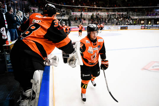 Karlskronas Filip Cruseman jublar