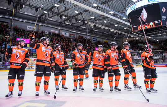 Karlskronaspelarna jublar