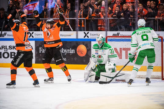 Karlskronas Joel Kellman  och Filip Cruseman  jublar medan