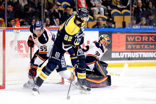 Djurgårdens Alexander Urbom och målvakt Mikael Tellqvist