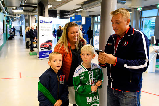 Familjedag på Lindab Arena några glada supporters